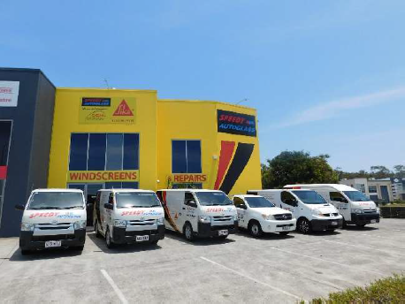 MOBILE SERVICE_two mobile windscreen replacement services